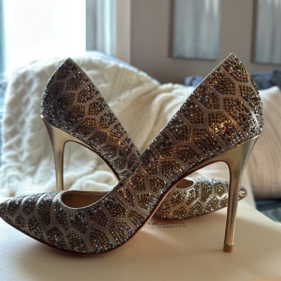 Vince Camuto special occasion sparkly pumps - Picture 7 of 10